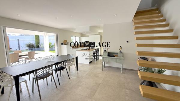 Vaux-sur-Mer (17640) 800 M CENTRE VILLE VAUX SUR MER - MAISON RECENTE 3 CHAMBRES PISCINE AU PRIX DE 710600 € FAI