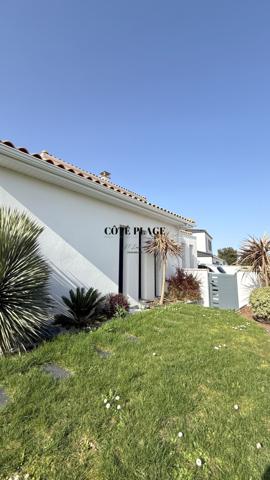 Vaux-sur-Mer (17640) 800 M CENTRE VILLE VAUX SUR MER - MAISON RECENTE 3 CHAMBRES PISCINE AU PRIX DE 710600 € FAI