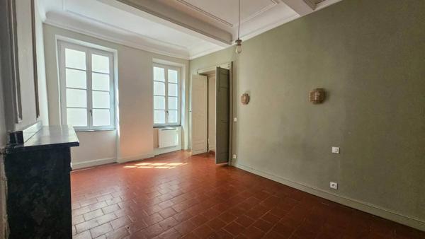COUP DE COEUR: APPARTEMENT DE TYPE 3 avec du cachet