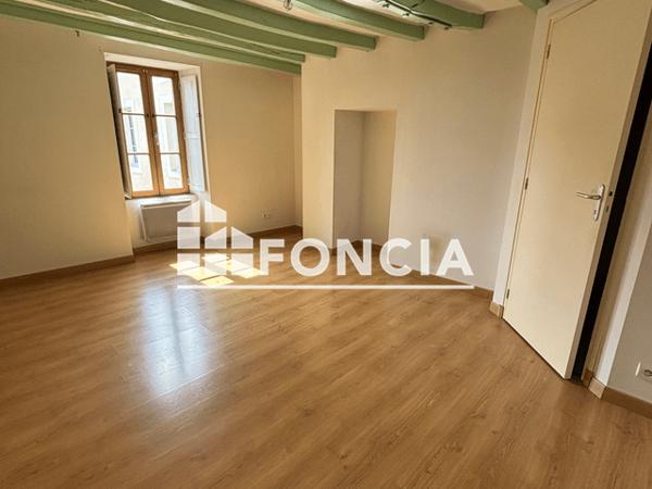 Location Appartement 3 pièces 61.57 m² - 36 RUE DE MORANNES St Denis D Anjou 53290