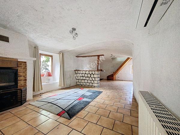 Maison Livron Sur Drome 4 pièces, 2 chambres, jardin, murs en pierres, pièces voutées