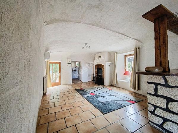 Maison Livron Sur Drome 4 pièces, 2 chambres, jardin, murs en pierres, pièces voutées