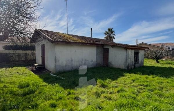 Garage sur parcelle d’environ 625 m2   Libre constructeur ou projet de réhabilitation avec rénovation complète