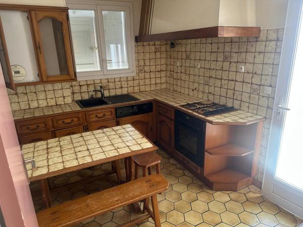 Maison + dépendance a vendre quartier calme zone pavillonnaire Combs la ville
