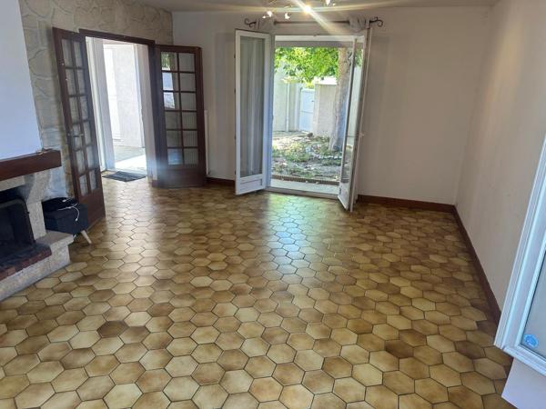 Maison + dépendance a vendre quartier calme zone pavillonnaire Combs la ville