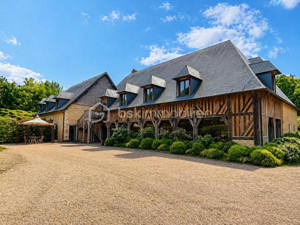 Manoir de 1 500 m²