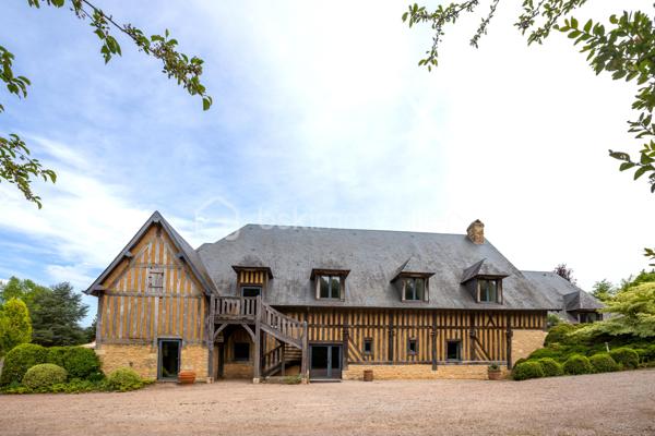 Manoir de 1 500 m²