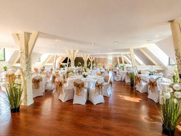 Manoir de 1 500 m²