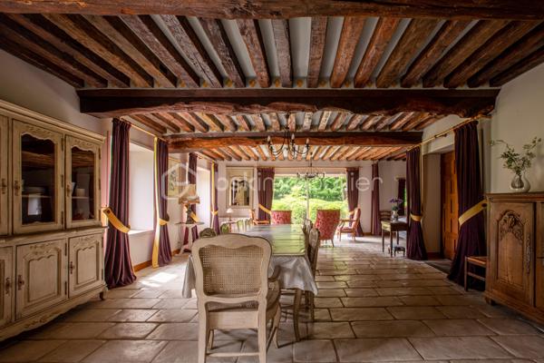 Manoir de 1 500 m²