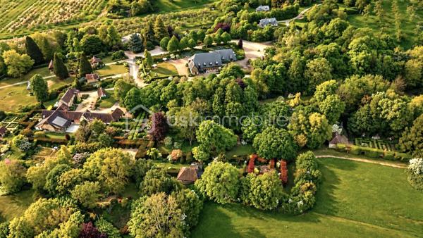 Manoir de 1 500 m²