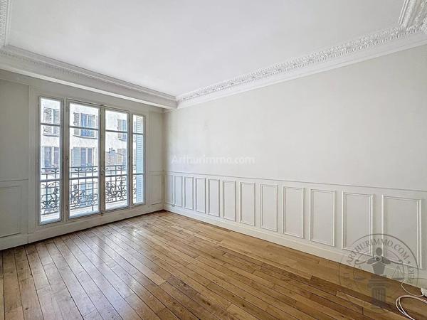 Vente                                                      Appartement
                        
                     2 pièces                      33 m2                     à Paris 13