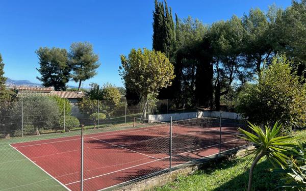 Appartement à vendre    3 pièces • 76 m2 Villeneuve-Loubet