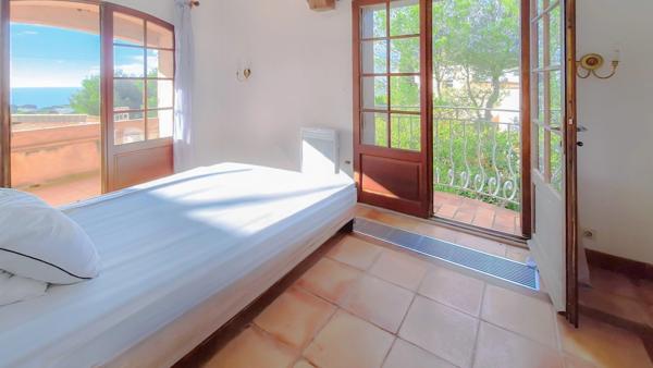 À vendre, Villa 183 m² + Appartement de 80 m², Terrain 1 110 m², Sausset Les Pins, PACA (13)