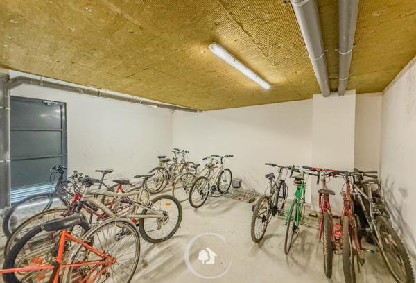 Bordeaux (33300) APPARTEMENT T2 - BALCON - PARKING SOUTERRAIN - PROCHE TRAMWAY C