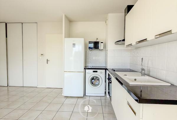 Bordeaux (33300) APPARTEMENT T2 - BALCON - PARKING SOUTERRAIN - PROCHE TRAMWAY C