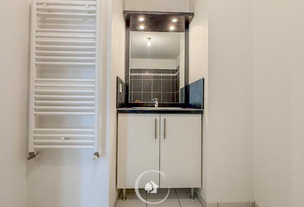 Bordeaux (33300) APPARTEMENT T2 - BALCON - PARKING SOUTERRAIN - PROCHE TRAMWAY C