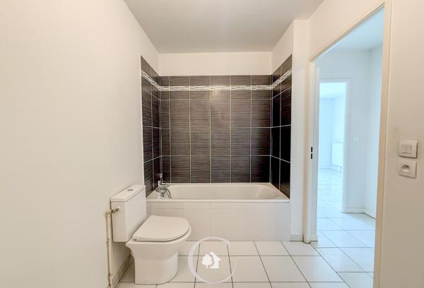 Bordeaux (33300) APPARTEMENT T2 - BALCON - PARKING SOUTERRAIN - PROCHE TRAMWAY C