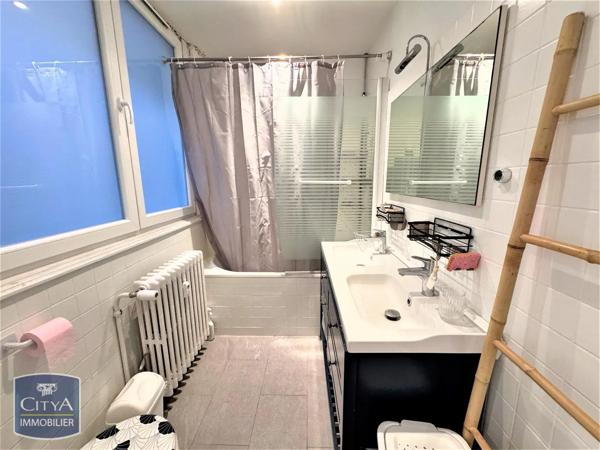 Appartement à louer 4 pièces 136.04m² Lille (59000)
