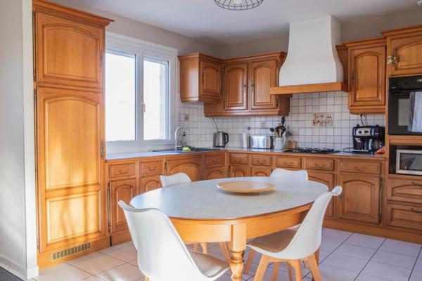 Maison sur sous-sol avec 1800 m² de terrain