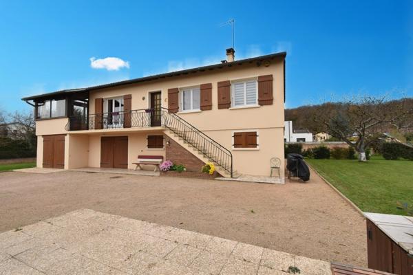 Maison individuelle idéalement située sur la commune de Sennece les Mâcon sur un terrain de 1600m2