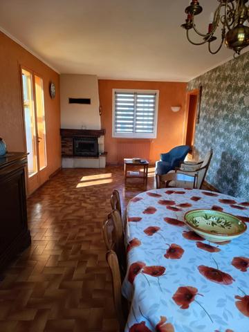 Maison individuelle idéalement située sur la commune de Sennece les Mâcon sur un terrain de 1600m2