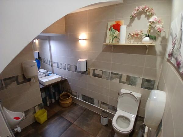 Nant (12230) À VENDRE – FONDS DE COMMERCE DE RESTAURANT Licence III incluse – Clé en main – Emplacement premium