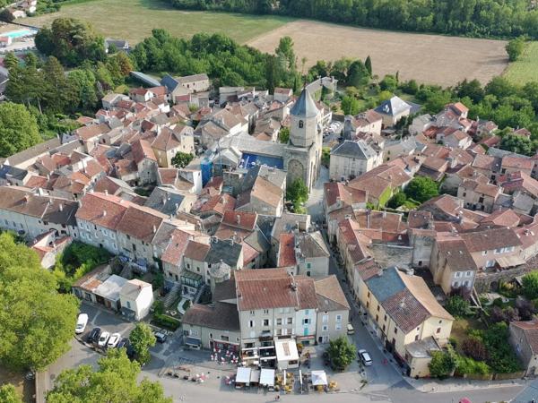 Nant (12230) À VENDRE – FONDS DE COMMERCE DE RESTAURANT Licence III incluse – Clé en main – Emplacement premium