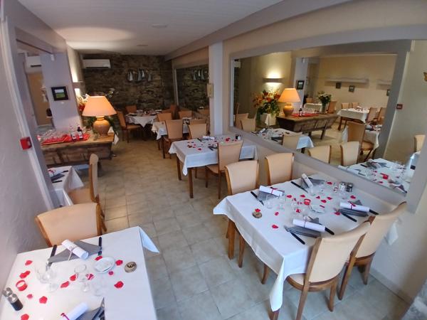 Nant (12230) À VENDRE – FONDS DE COMMERCE DE RESTAURANT Licence III incluse – Clé en main – Emplacement premium