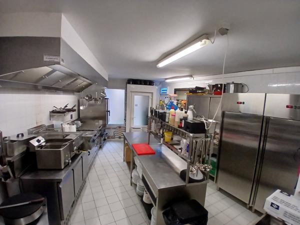 Nant (12230) À VENDRE – FONDS DE COMMERCE DE RESTAURANT Licence III incluse – Clé en main – Emplacement premium