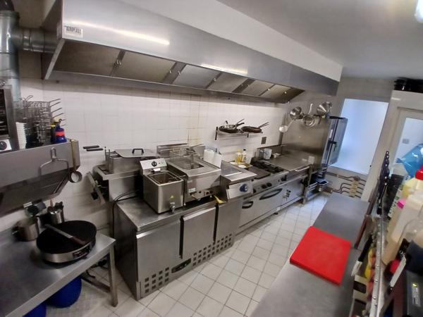 Nant (12230) À VENDRE – FONDS DE COMMERCE DE RESTAURANT Licence III incluse – Clé en main – Emplacement premium