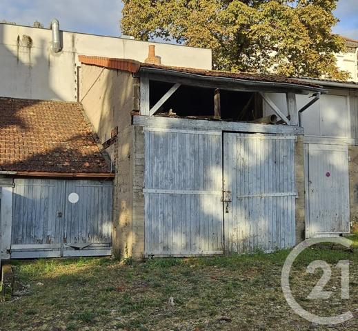 Parking à vendre  25 m 2   MONTLUCON  - 03