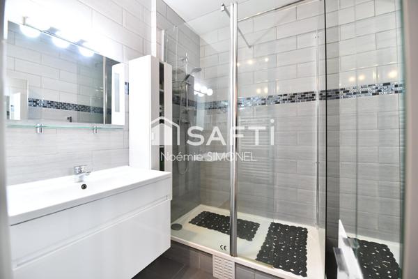 Appartement de trois pièces! Ravalement réglé par le propriétaire !