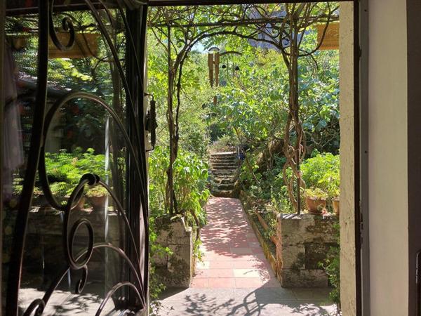 Maison en pierre sans travaux à Cahors avec jardin