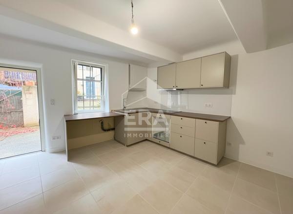 A LOUER CUCURON 84160 MAISON DE VILLAGE TYPE 3 PIECES D'ENVIRON 58M² AVEC CAVE