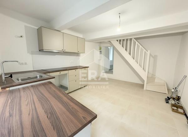 A LOUER CUCURON 84160 MAISON DE VILLAGE TYPE 3 PIECES D'ENVIRON 58M² AVEC CAVE