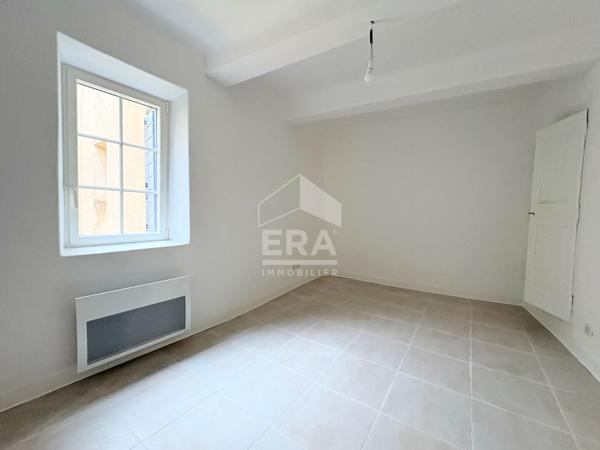 A LOUER CUCURON 84160 MAISON DE VILLAGE TYPE 3 PIECES D'ENVIRON 58M² AVEC CAVE
