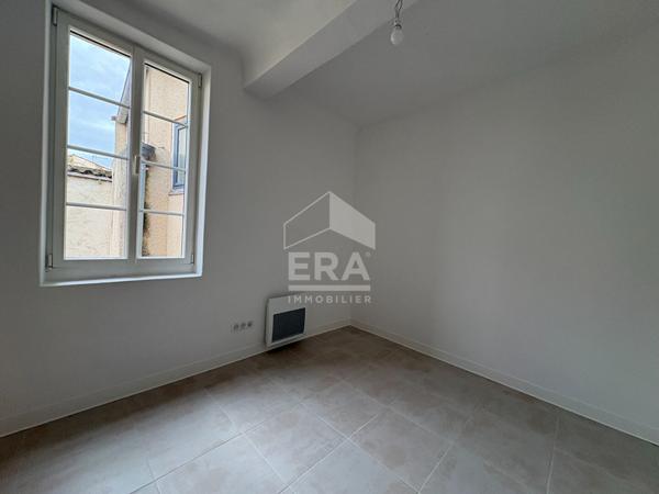 A LOUER CUCURON 84160 MAISON DE VILLAGE TYPE 3 PIECES D'ENVIRON 58M² AVEC CAVE