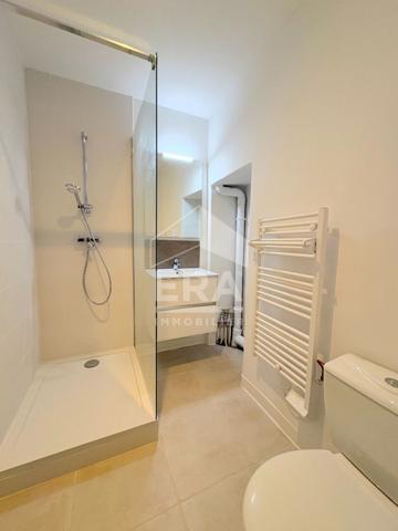 A LOUER CUCURON 84160 MAISON DE VILLAGE TYPE 3 PIECES D'ENVIRON 58M² AVEC CAVE