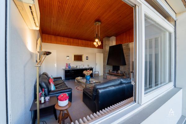 Maison d'architecte de plain pied avec garage