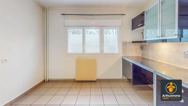 Location                                                      Appartement
                        
                     3 pièces                      61 m2                     à Saint-Priest