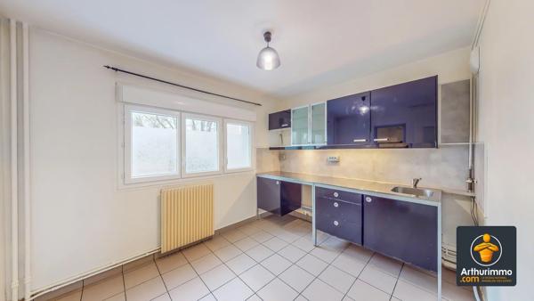 Location                                                      Appartement
                        
                     3 pièces                      61 m2                     à Saint-Priest