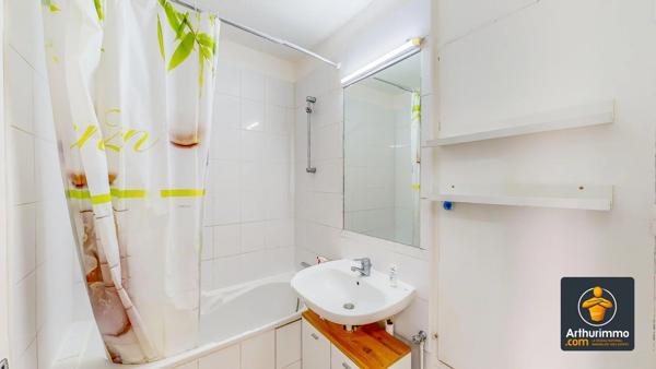 Location                                                      Appartement
                        
                     3 pièces                      61 m2                     à Saint-Priest