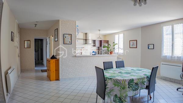 Magnifique appartement 3 pièces, spacieux (88 m²), entièrement rénové dans une résidence sécurisée (avec ascenseur, cour collective et place de parking)

Situé en plein cœur du centre-ville de NEVERS, à deux pas de la Porte de PARIS et de la rue piétonne, vous tomberez littéralement sous le charme de ce magnifique appartement fonctionnel et spacieux type F3 d'une superficie habitable de 88 m² (Carrez), au 2ème étage d'une petite résidence sécurisée de 4 niveaux des années 1983-88, avec son ascenseur, sa cour collective et son parking privatif.

L’appartement comprend :
- une entrée lumineuse avec son placard intégré, son interphone, sa porte d’entrée sécurisée et en très bon état, son sol carrelé, qualitatif et propre (carrelage identique et harmonisé que l’on retrouve dans la pièce de vie, dégagement couloir et salle d’eau) ;
- une pièce de vie lumineuse (2 ouvertures), spacieuse (d’une superficie d’env. 48 m²), fonctionnelle avec sa cuisine ouverte, totalement aménagée avec ses nombreux rangements et son bar/mange-debout, et équipée (hotte, four, plaque de cuisson induction) ;
- 2 chambres lumineuses, spacieuses (d’une superficie de 15 et 18 m²), fonctionnelles avec penderie / dressing intégré et aménagé, et son parquet flottant qualitatif et chaleureux ;
- une salle d’eau plutôt récente avec sa douche italienne, son vasque avec meubles, son sèche-serviettes qualitatif et son arrivée/évacuation d’eau (pour la machine à laver) ;
- un dégagement couloir desservant les pièces de nuit avec son placard/penderie intégré ;
- un WC indépendant. 

Cet appartement est classé en logement plutôt performant (DPE en lettre « C ») grâce à son isolation intérieure/extérieure performante, ses menuiseries double vitrage bois de bonne qualité et son mode de chauffage électrique (radiateurs plutôt récents, harmonisés, performants et économiques). 

De plus, cet appartement est sécurisé grâce à sa porte 3 points et son interphone. 

Le réseau urbain (ligne de bus) est au pied de la résidence et permet de servir Nevers, écoles, collèges et lycées en 10-15 minutes. 

La présente annonce immobilière vise 1 seul lot (= appartement) situé dans une petite copropriété bien entretenue formant 9 lots au total ne faisant l'objet d'aucune procédure en cours et d'un montant de charges d'environ 189 € par mois (soit 2 274 € annuel) déclaré par le vendeur comprenant l’entretien et l’électricité des parties communes, l’ascenseur, l’assurance des murs, l’eau froide…

A disposition dans la résidence, une courette pour envisager un barbecue l’été par exemple.

Les plus de cet appartement : 
Aménagement intérieur récent / rénové avec goût (aucun travaux à prévoir) ; 
Quartier recherché et dynamique ; 
Proximité des commodités et commerces, des écoles (maternelle, primaire, collège et lycée) ; 
Petite copropriété et immeuble en très bon état ; 
Présence d’un parking privatif à 200 m à pied de la résidence (facilité de stationnement au pied de la résidence) ; 
Logement plutôt performant, spacieux, fonctionnel, lumineux et agréable. 

Photos supplémentaires disponibles sur mon site BSK IMMOBILIER > Nos conseillers > Sébastien CHARDERON

Pour tout renseignement complémentaire ou pour une visite, contactez-moi au 06.63.17.90.56

Une belle opportunité à découvrir sans tarder !