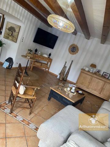 Vente                                                      Maison
                        
                     6 pièces                      196 m2                     à Arzenc-d'Apcher