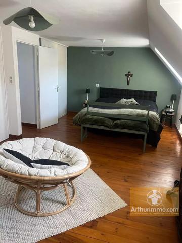 Vente                                                      Maison
                        
                     6 pièces                      196 m2                     à Arzenc-d'Apcher
