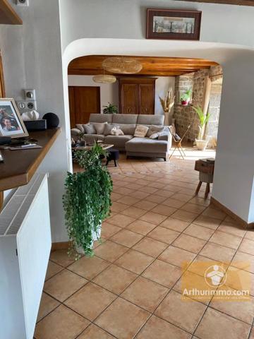 Vente                                                      Maison
                        
                     6 pièces                      196 m2                     à Arzenc-d'Apcher