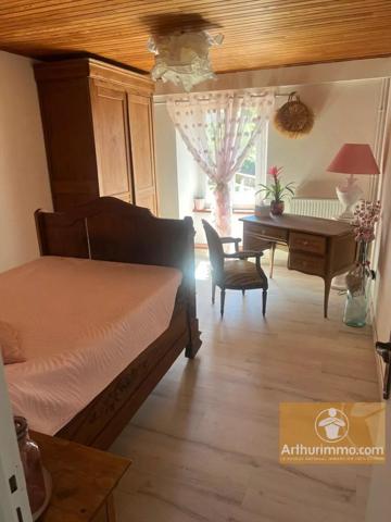 Vente                                                      Maison
                        
                     6 pièces                      196 m2                     à Arzenc-d'Apcher