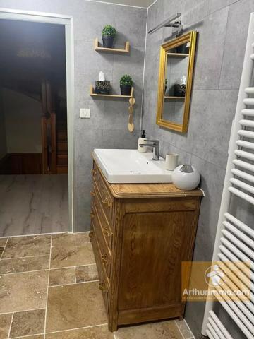 Vente                                                      Maison
                        
                     6 pièces                      196 m2                     à Arzenc-d'Apcher