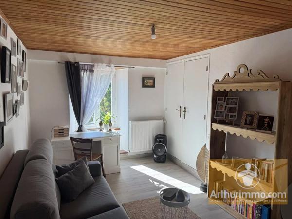 Vente                                                      Maison
                        
                     6 pièces                      196 m2                     à Arzenc-d'Apcher