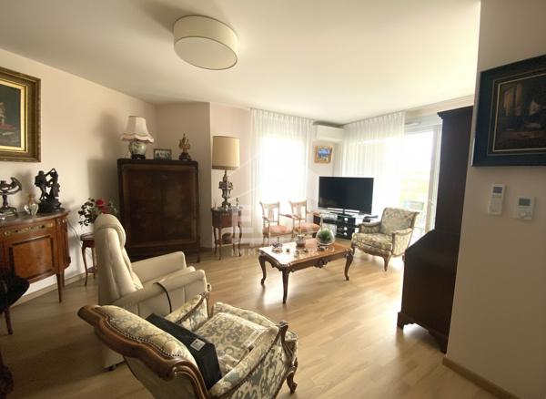 PAU -  Appartement T3  de 69 m2  avec place de parking